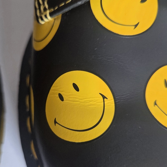 Dr Doc Martens Adult Unisex Smiley 1460 Combat Leather Boots 9M Men/ 10 Women - Picture 15 of 15
